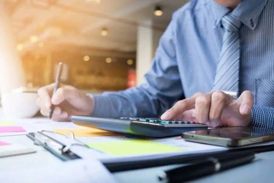 ¿Cómo completo una transferencia de cheque?