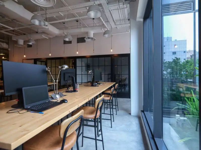 Las ventajas de una cabina acústica en un espacio abierto