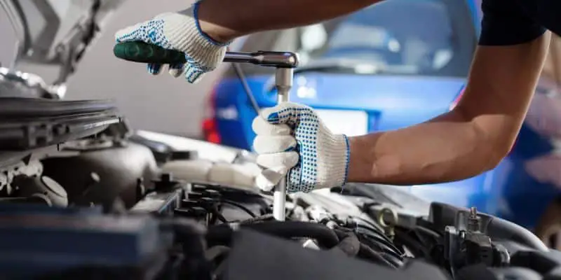 Mantenimiento del automóvil: ¿Por qué es esencial un cambio de aceite del motor?