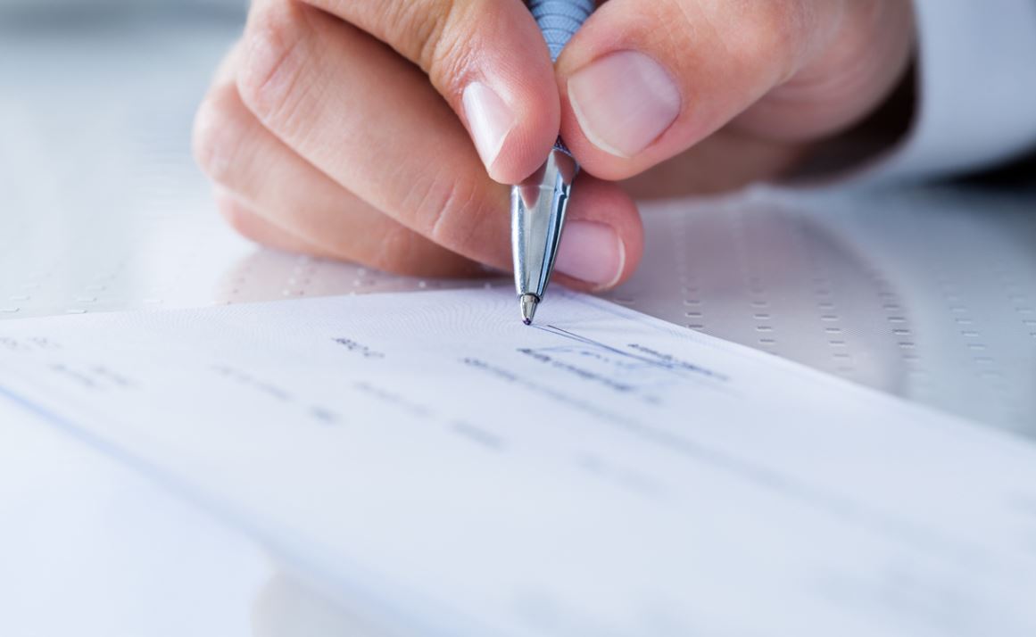 Escribir un cheque en papel normal: ¿es legal? Escribir un cheque en papel normal: ¿es legal?