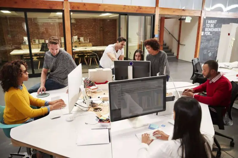 Las ventajas de una cabina acústica en un espacio abierto