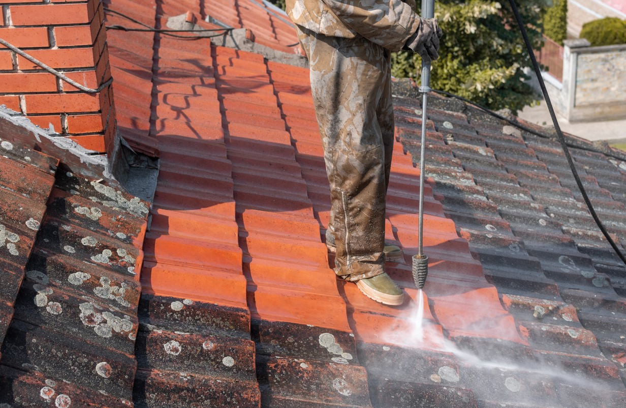 Limpieza de tejados: ¿Es responsabilidad del inquilino o del propietario?