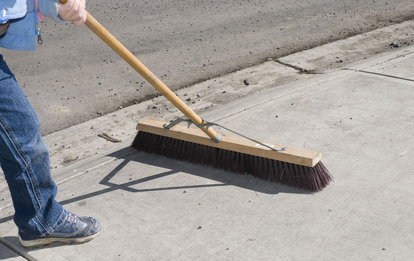 Mantenimiento de la acera frente a la casa: ¿quién debe cuidarla?