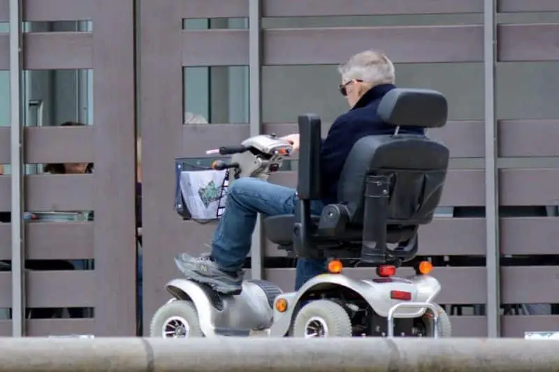 Seguro de silla de ruedas eléctrica: comprenda mejor y elija sabiamente