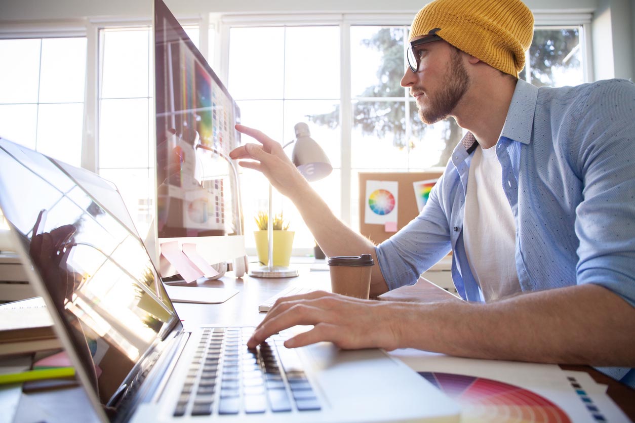 Ser autónomo y trabajar temporalmente en la industria del entretenimiento: ¿es posible?