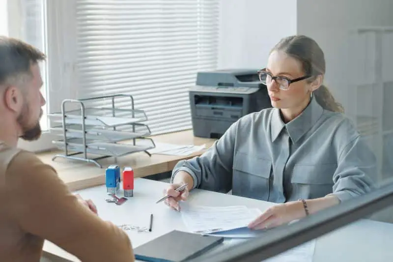 Tramitación de un permiso de residencia en París: guía y consejos para completar con éxito el trámite