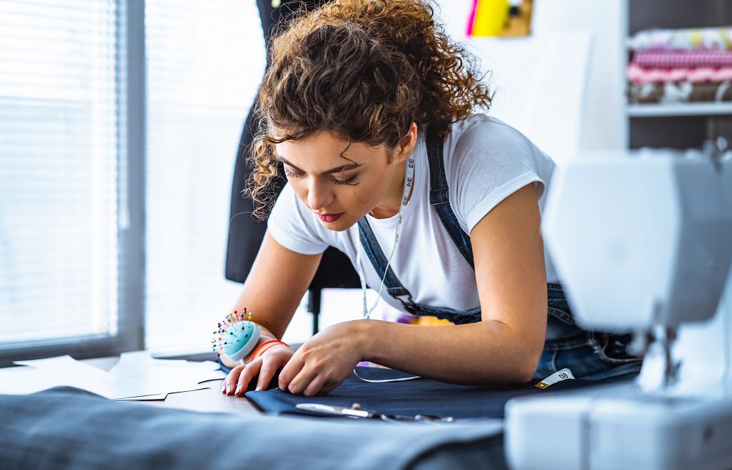 Descripción del trabajo: ¿Cómo puedo convertirme en diseñador de vestuario/modificador?