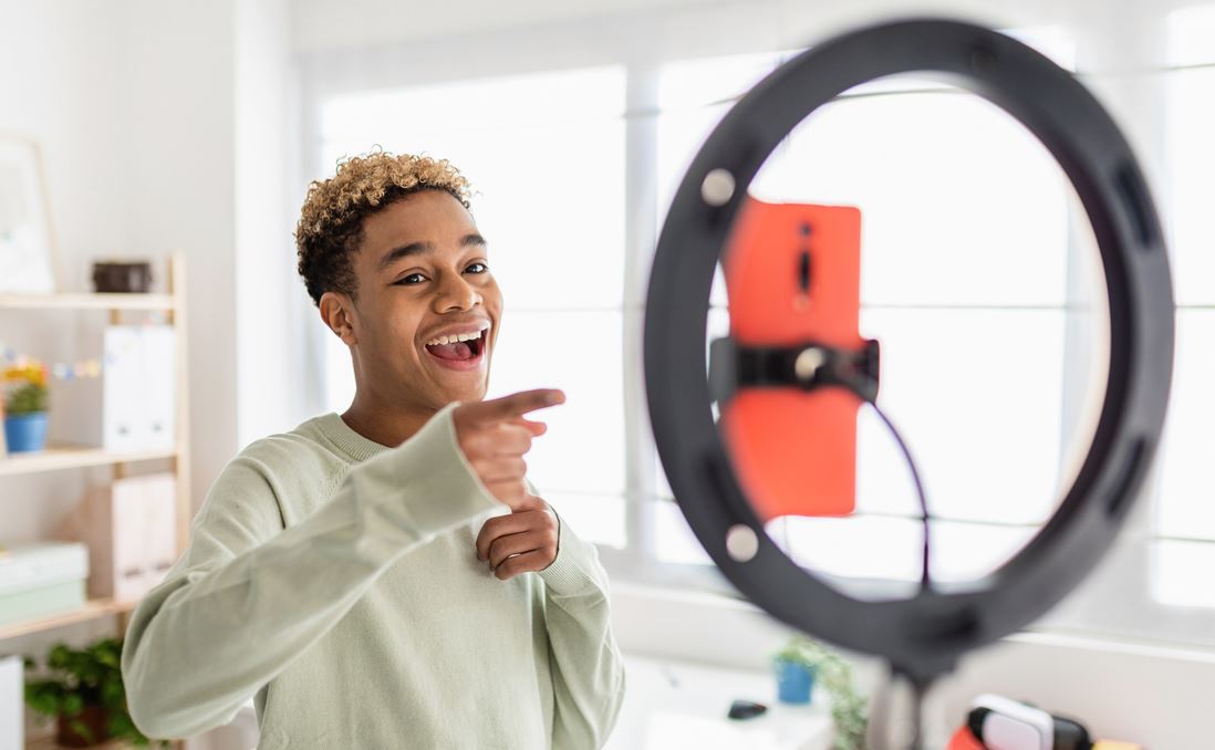 Descripción del trabajo: ¿Cómo me convierto en YouTuber?