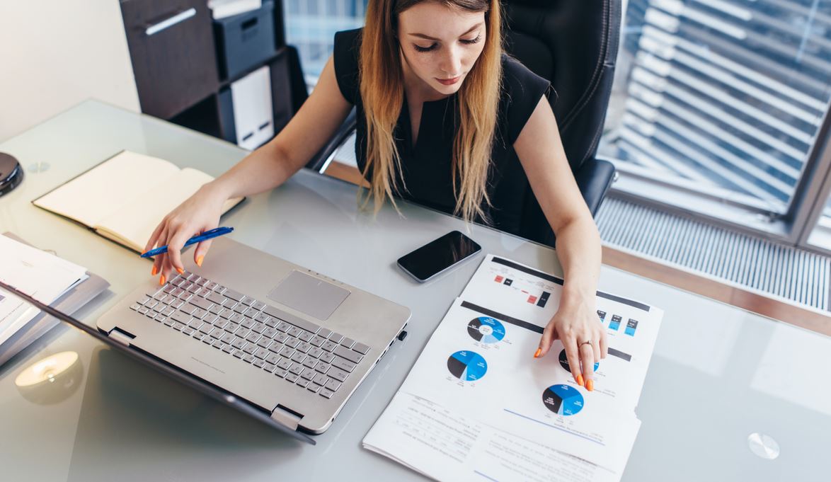 ¿Cómo se llega a ser economista?