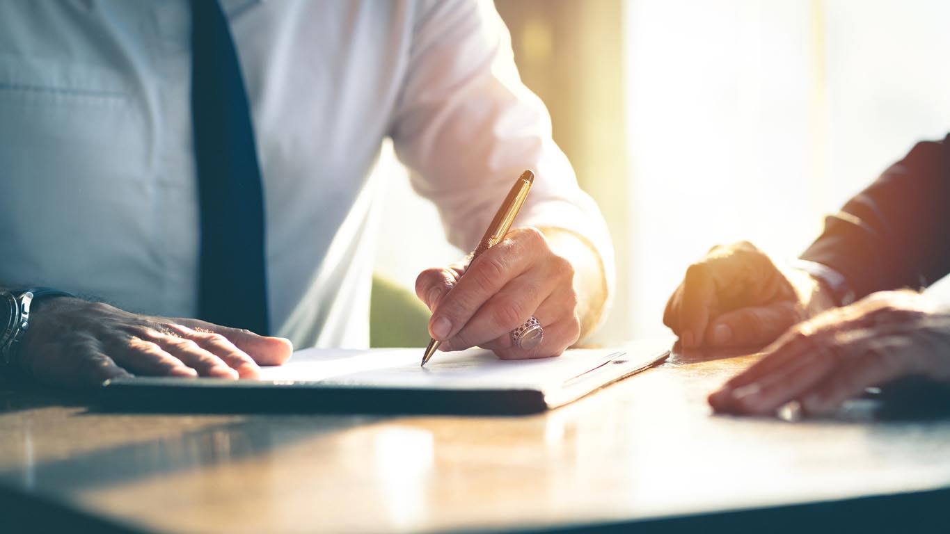 ¿Cómo creo un poder para Postbank?