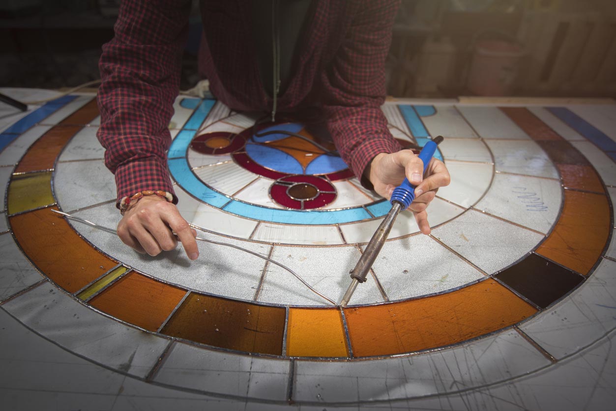 Descripción del trabajo: ¿Cómo se llega a ser pintor de vidrieras? Descripción del trabajo: ¿Cómo se llega a ser pintor de vidrieras?