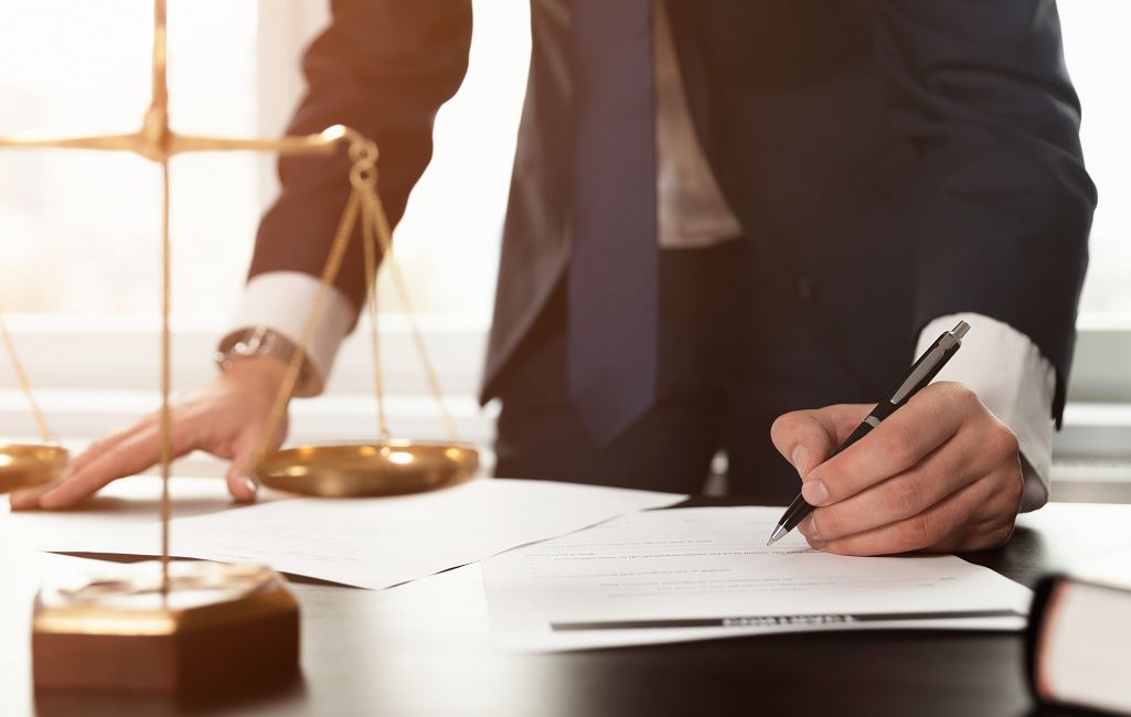 Descripción del puesto: ¿Cómo puedo convertirme en abogado?