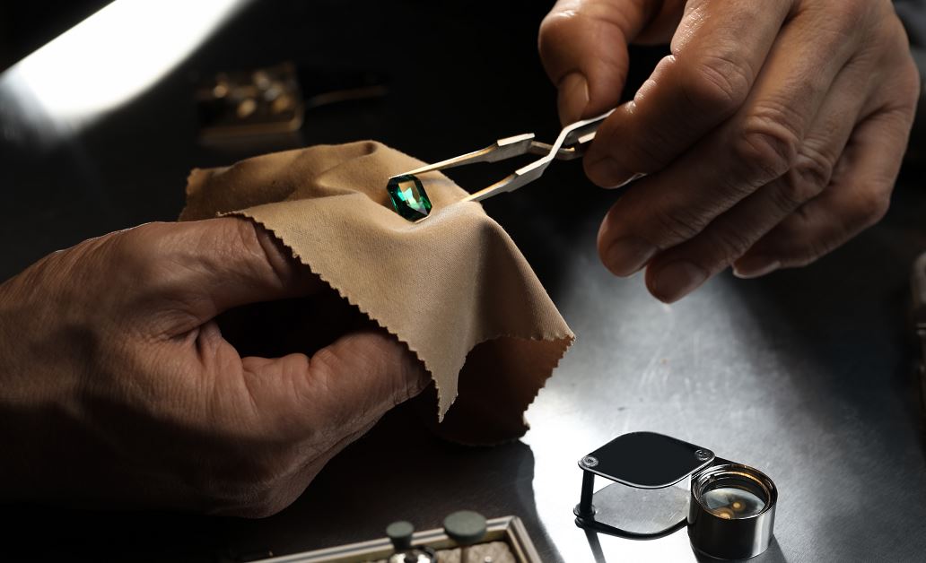 Descripción del puesto: ¿Cómo convertirse en orfebre?