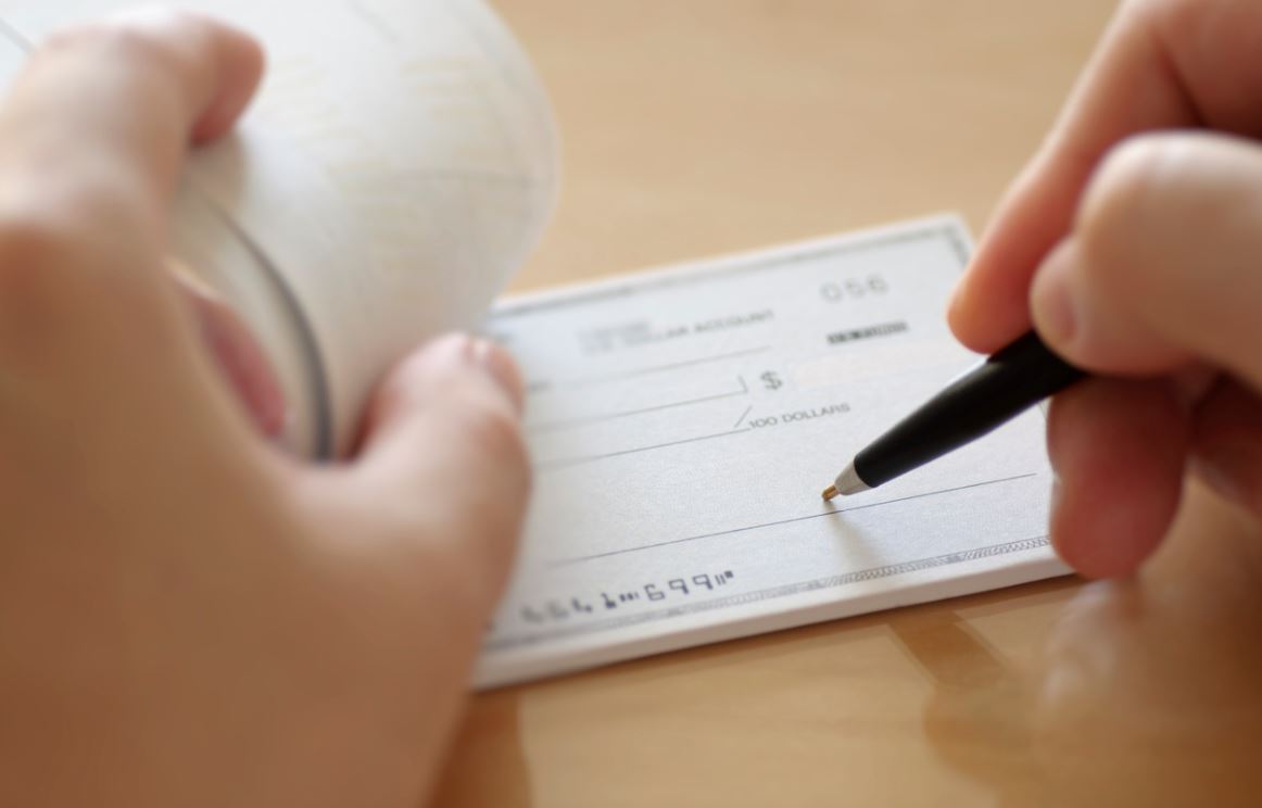 ¿Existe un límite para pagar con cheque?