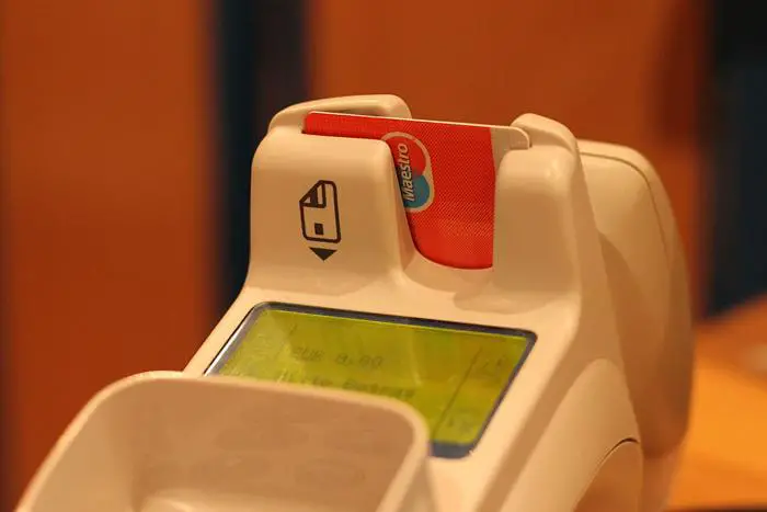 Hackeo de tarjetas bancarias: ¿qué hacer y cómo evitarlo?