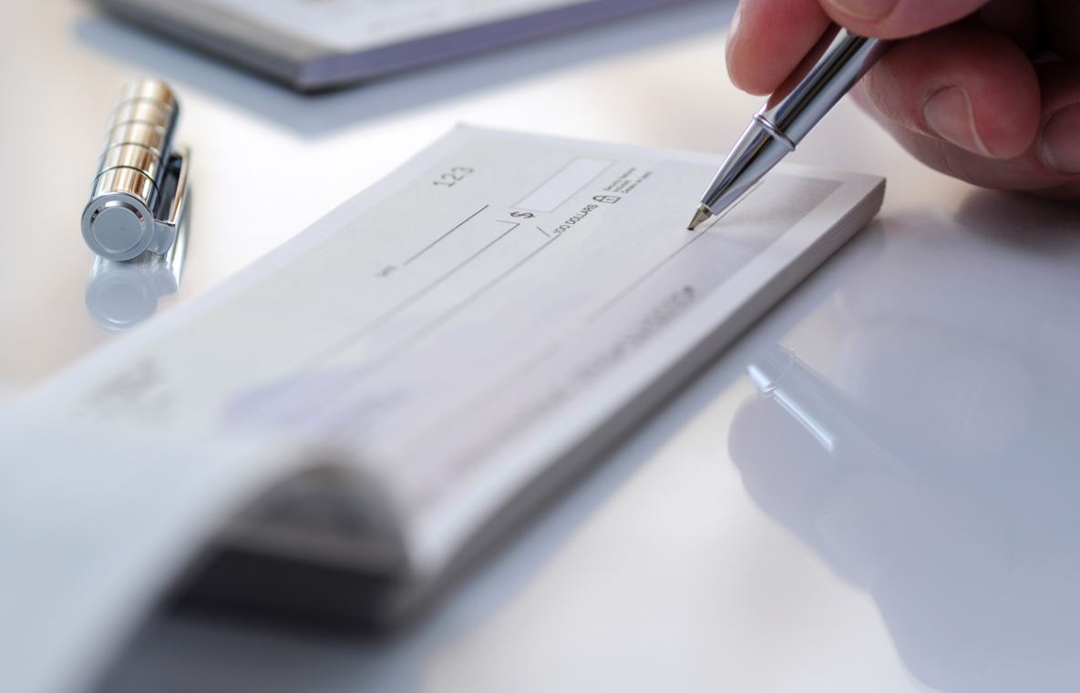 ¿Cómo se liquida un cheque sin fondos?