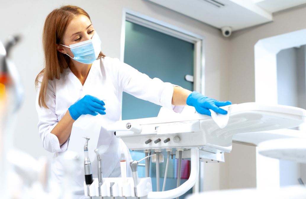 ¿Cómo se llega a ser dentista?