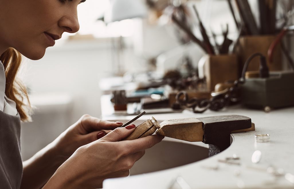 ¿Cómo se llega a ser orfebre?