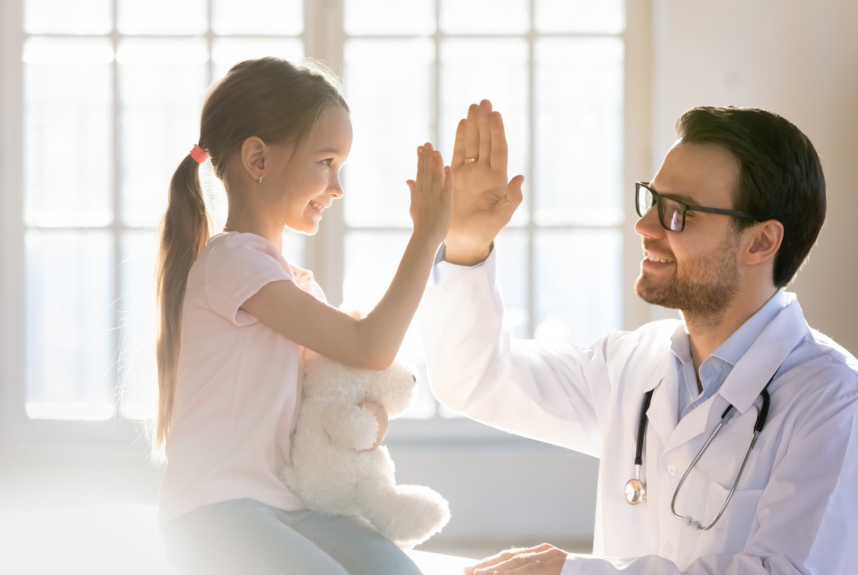 ¿Cómo se llega a ser pediatra?