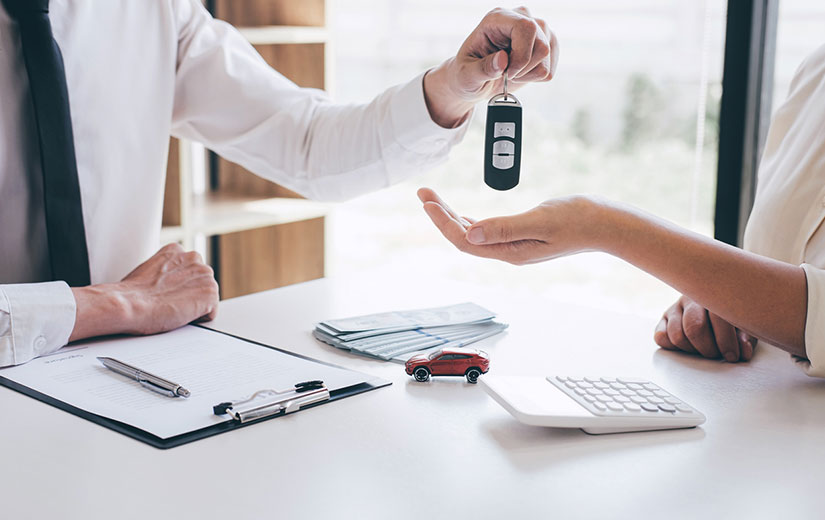 ¿Estoy cubierto por mi seguro si presto mi coche a alguien?