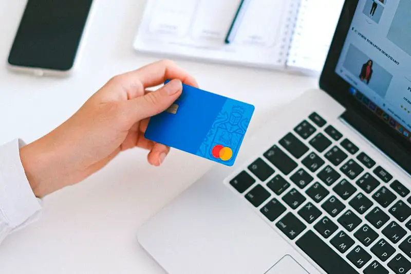 ¿Podemos recibir una transferencia bancaria el sábado?