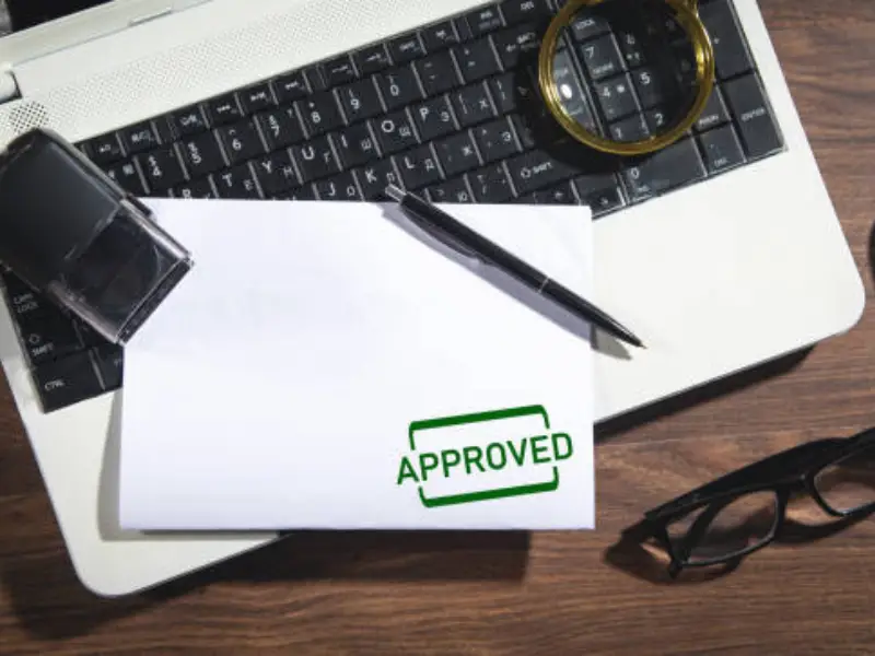 ¿Qué tareas y ventajas tienen los intermediarios de préstamos online para los prestatarios?