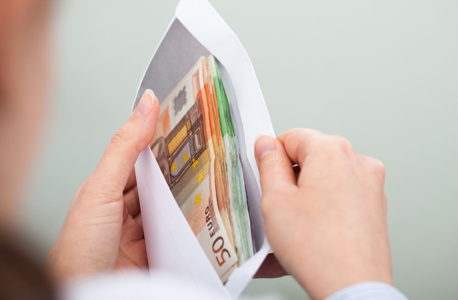 El mandato de efectivo: presentación, proceso y precios