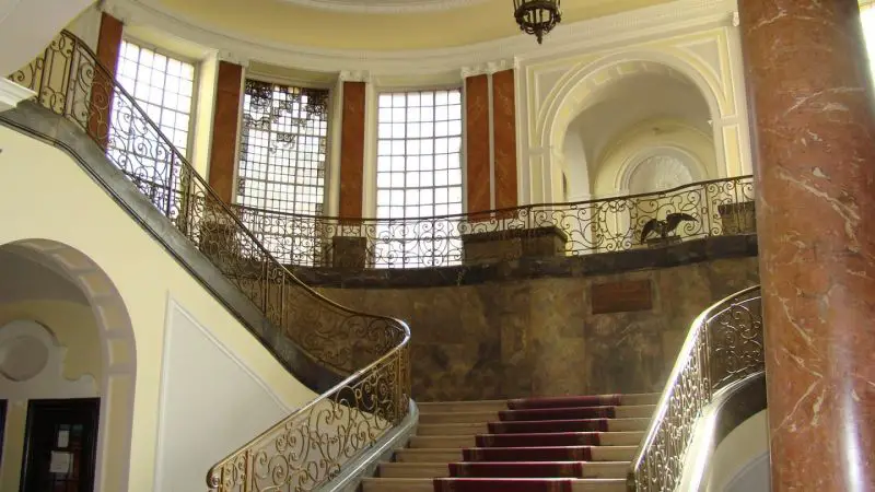 Empresa: Los mamperles de escaleras le pueden ahorrar grandes problemas