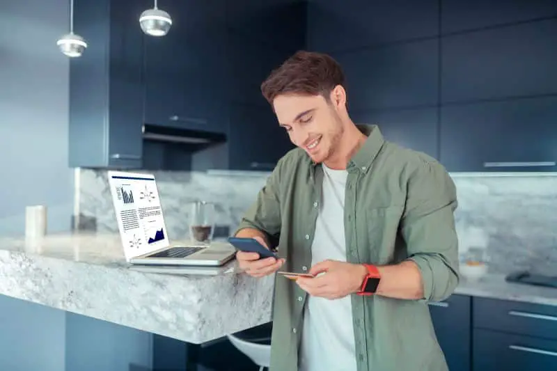 Cómo pagar con la moneda adecuada