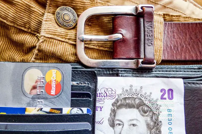 ¿Cómo completo un comprobante de transferencia de cheque?