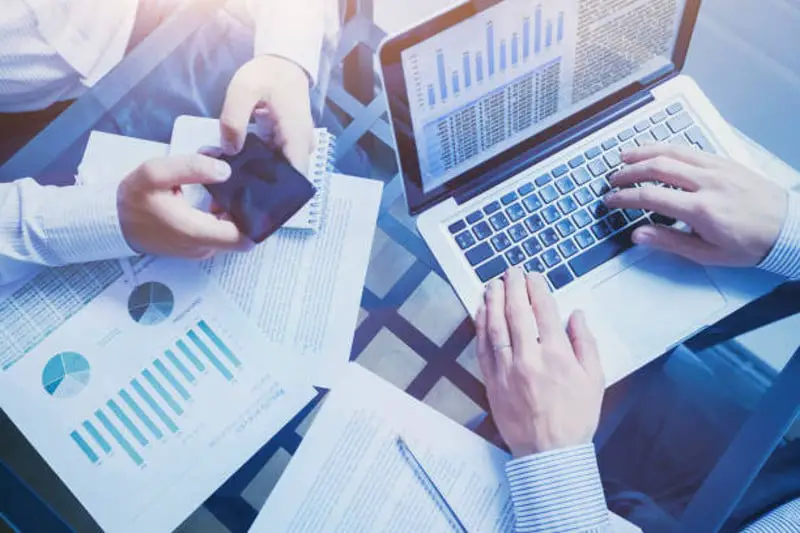 ¿Por qué debería elegir un contador en línea para la contabilidad de su empresa?