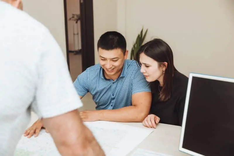 ¿En qué costes se incurre al comprar un apartamento nuevo?