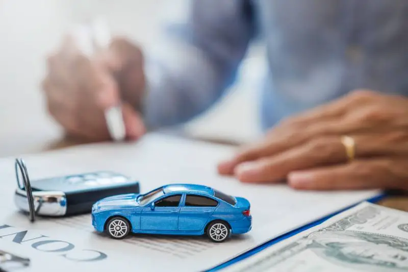 ¿Cómo se puede financiar un coche sin ahorrar dinero?