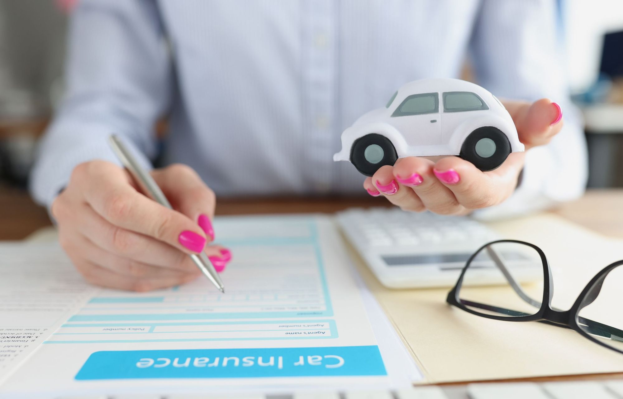 ¿Por qué debería contactar a un corredor para su seguro de automóvil?