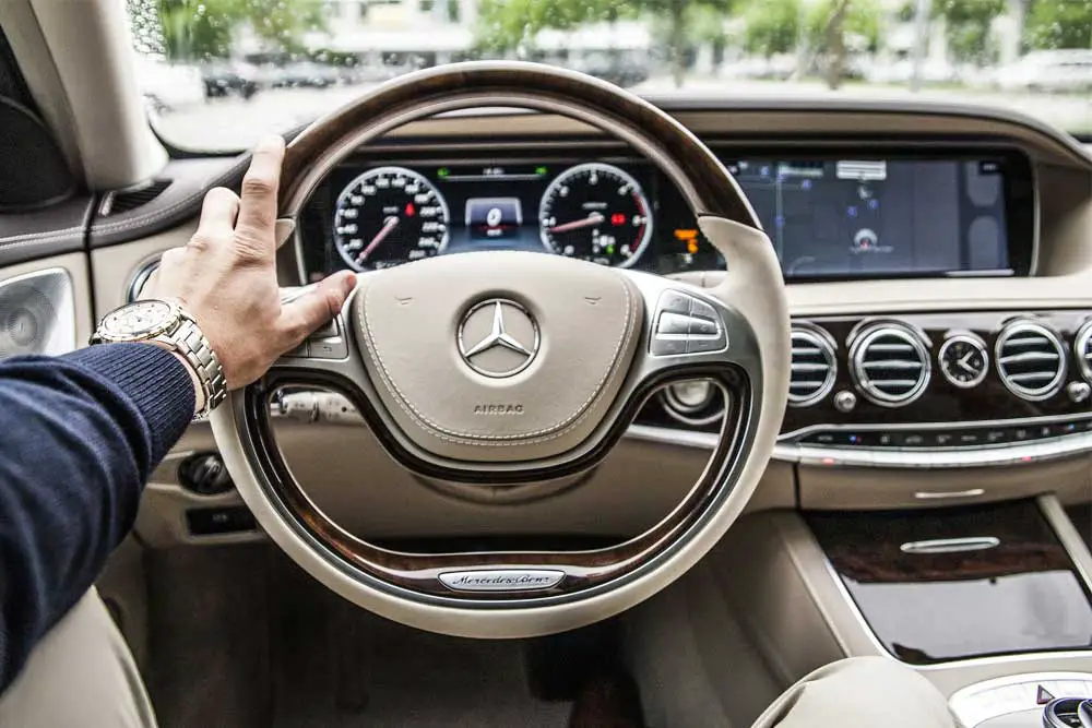 ¿Qué documento se debe presentar para un cambio de domicilio en el documento de registro?